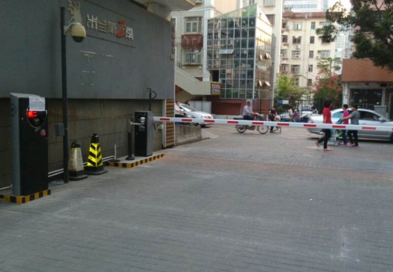 智能<a href='http://m.mbbimg.cn/Product/Parking/License/' target='_blank'>車牌識別</a>系統為人們創造良好的停車環境，助力智慧城市的發展